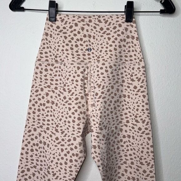 TAVI High Waisted 7/8 Tight in Dune Lynx Size XS - Picture 9 of 9